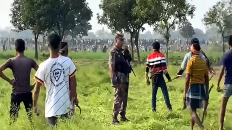 Tensions flare again at Chapainawabganj border, 3 Bangladesh